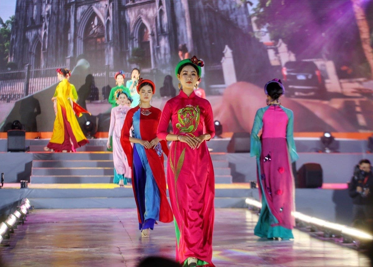 Ao dai – a symbol of elegance, gentleness, and timeless beauty of Vietnamese women